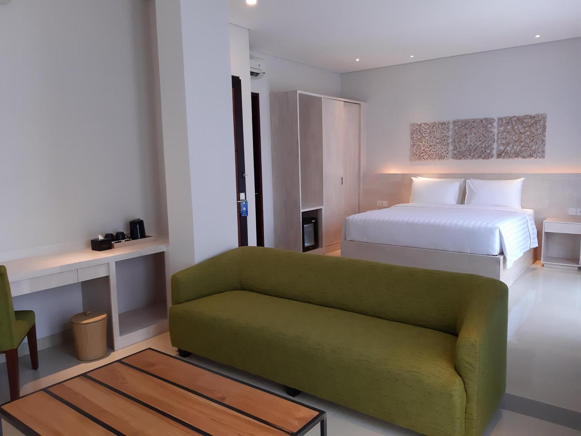 Signature Bali Hotel 4*